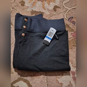 Felina Knee Length Leggings with Faux Button Detail